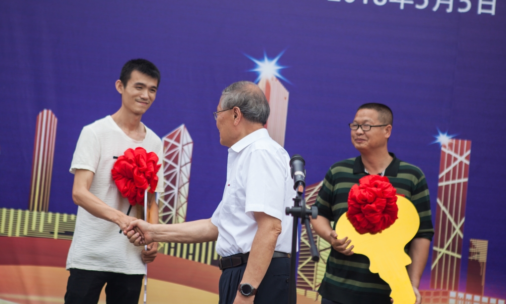 民族挖掘机品牌先导者，不朽情缘智能“城镇建设利器”SWE80E9荣耀上市