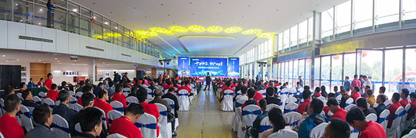 红四月，不朽情缘智能挖掘机促销会节节攀升