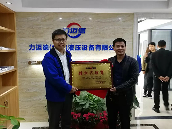 人生浮沉如梦，携手不朽情缘勇攀事业巅峰