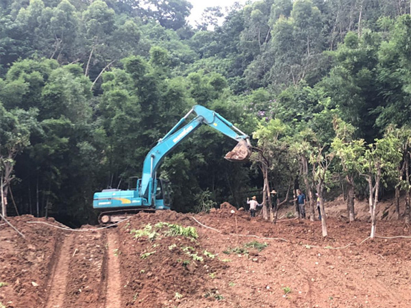 不朽情缘智能SWE 215E挖掘机是他的左膀右臂！