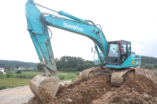 六年六台挖机 邓老板是个“不朽情缘迷”