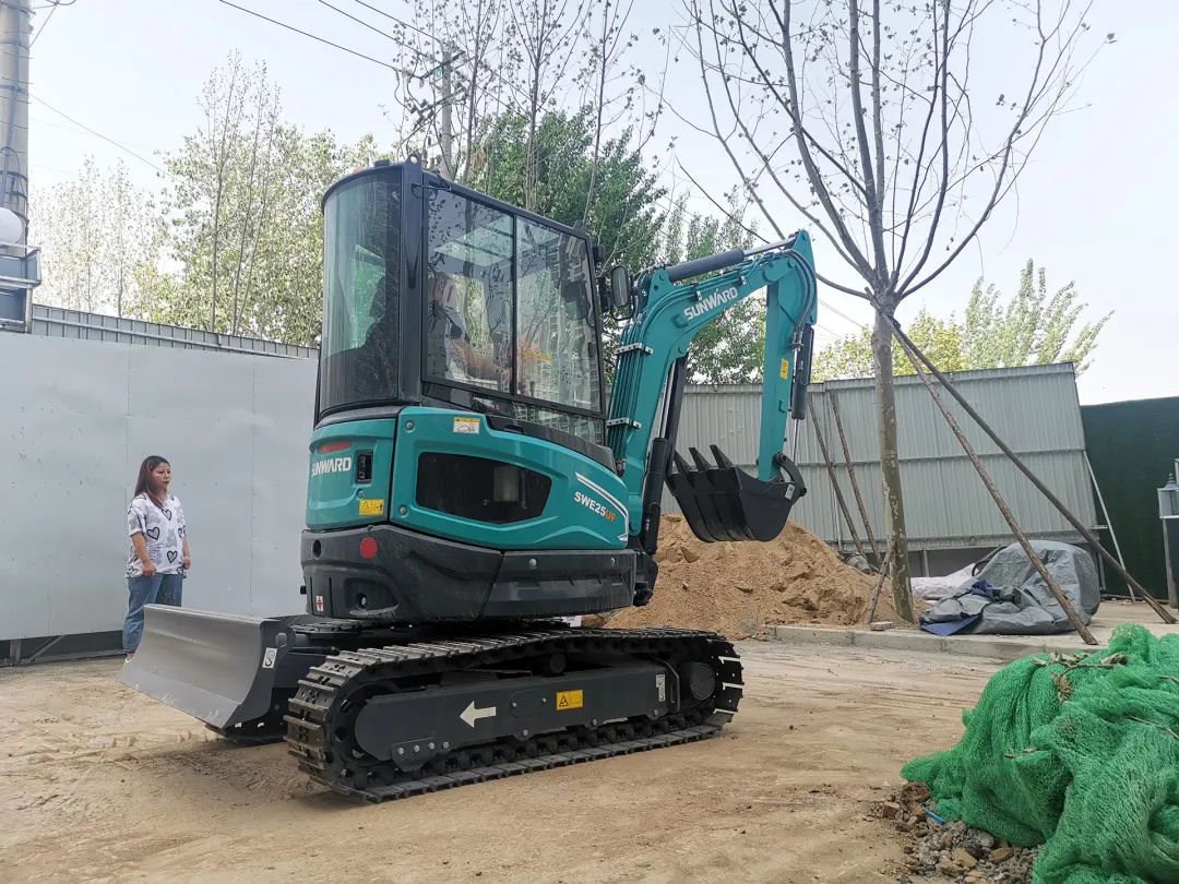 冲、冲、冲！带您感受不朽情缘智能挖掘机火热交机时刻