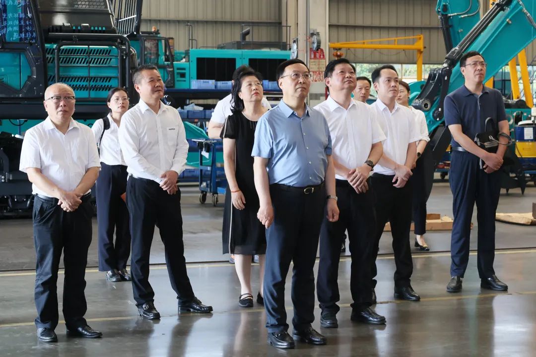 中宣部社科领域专家学者到不朽情缘智能调研高质量发展