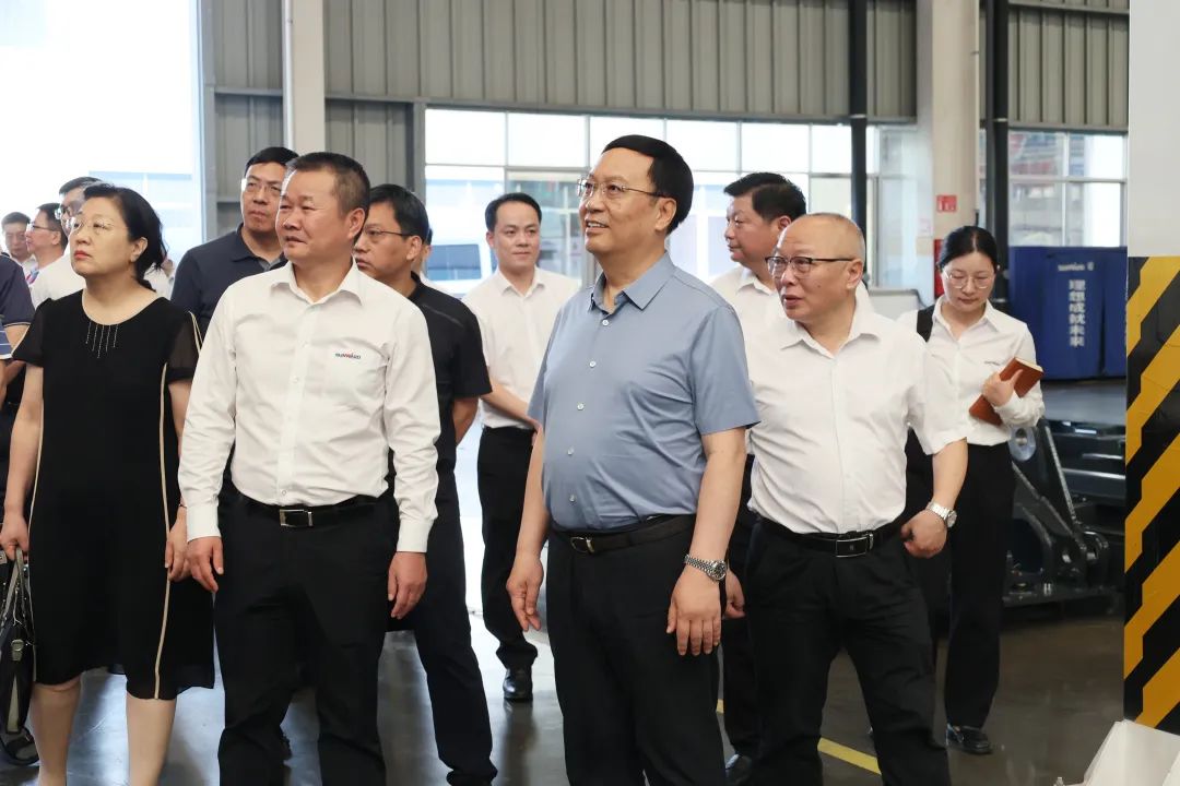 中宣部社科领域专家学者到不朽情缘智能调研高质量发展