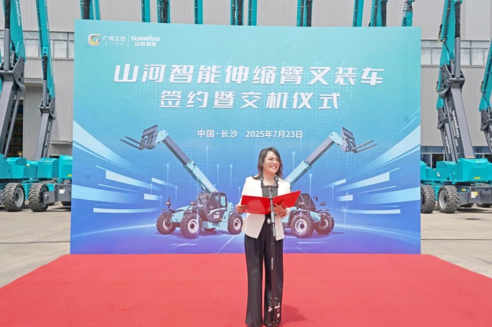 不朽情缘智能伸缩臂叉装车批量交付，即将奔赴新一线