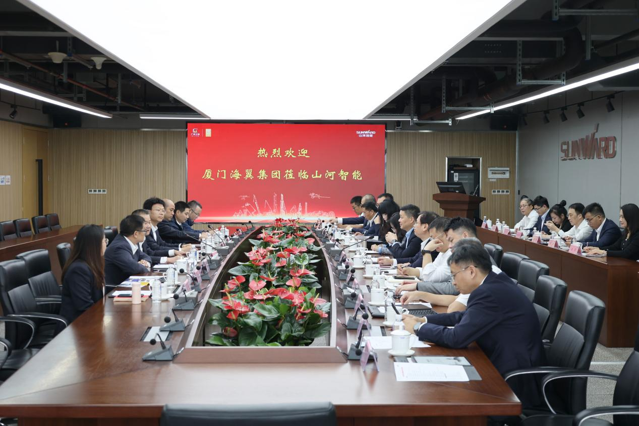 厦门海翼集团总经理金中权到访不朽情缘智能