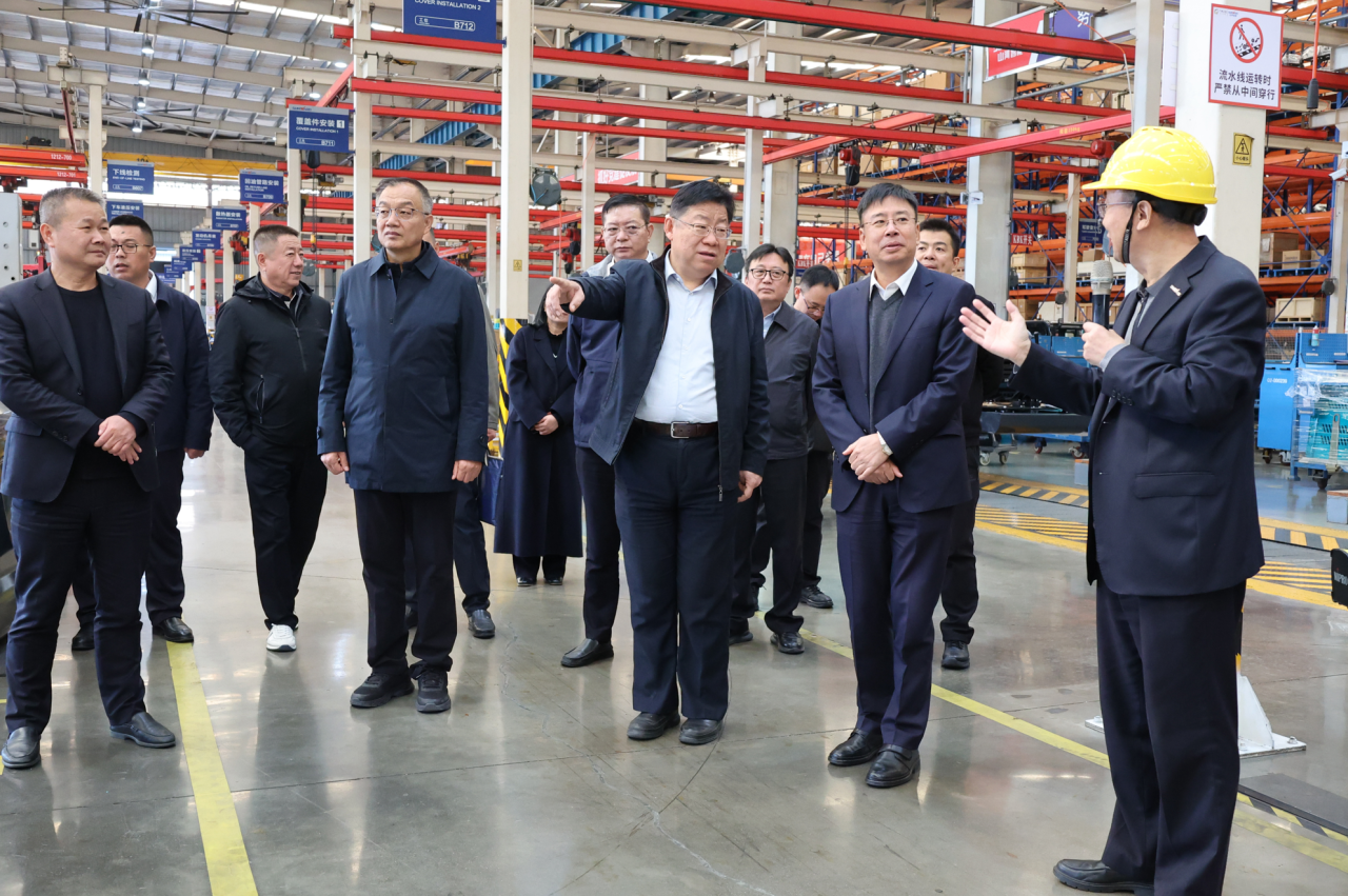 新矿投资集团党委书记、董事长王漠到访不朽情缘智能