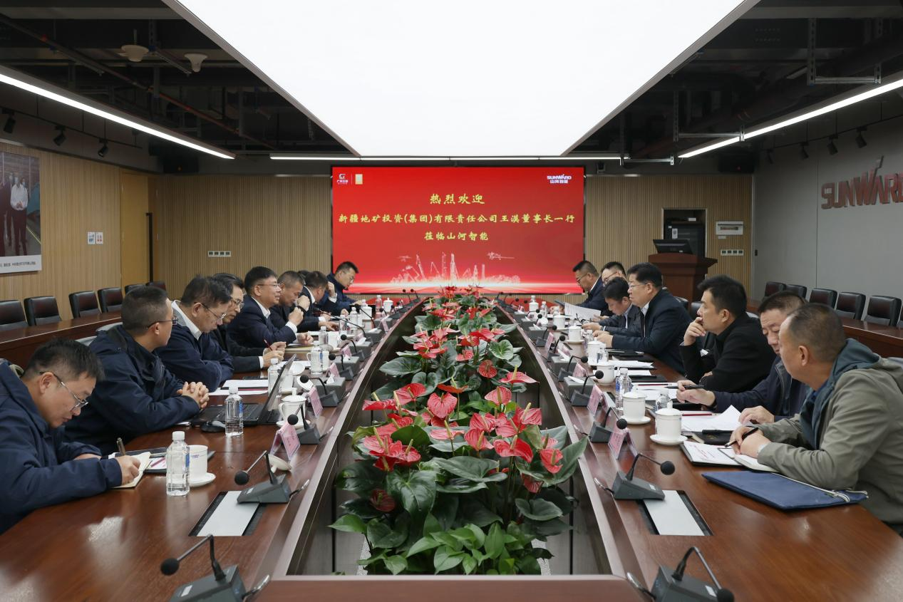 新矿投资集团党委书记、董事长王漠到访不朽情缘智能