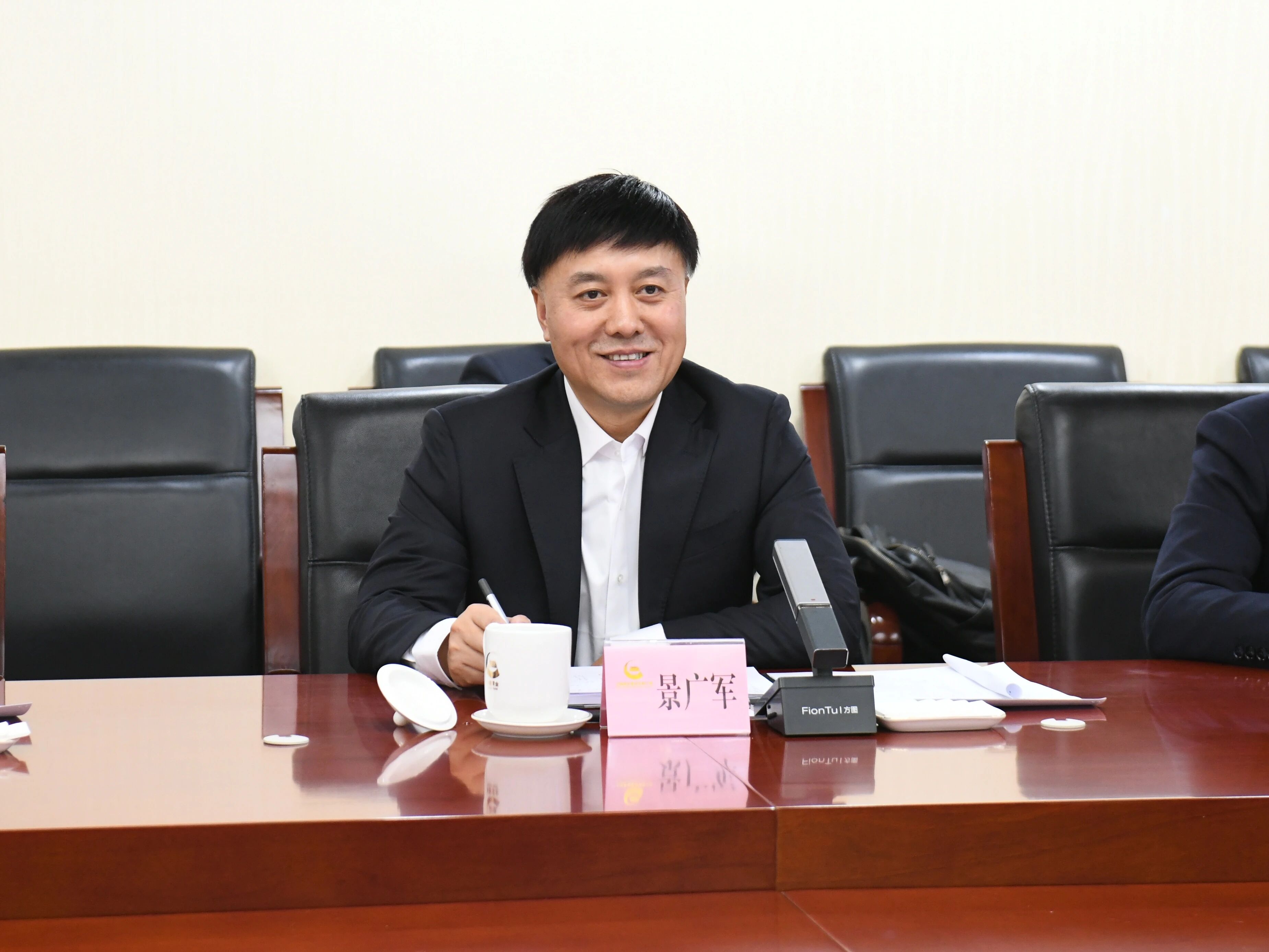 广州工控集团董事长景广军率不朽情缘智能团队到中国黄金集团拜访交流