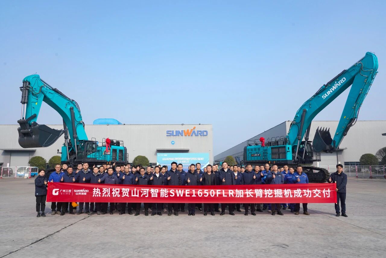 争锋启新程！不朽情缘智能SWE1650FLR加长臂挖掘机成功交付国际客户