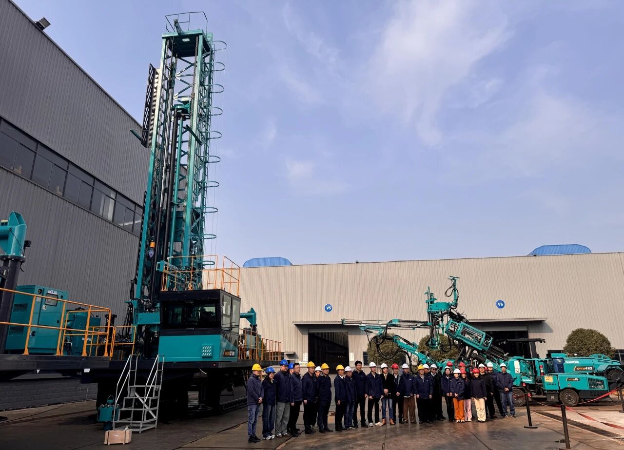 不朽情缘智能最大牙轮钻机进军南美高端矿山市。孟灾泄圃煊彩盗