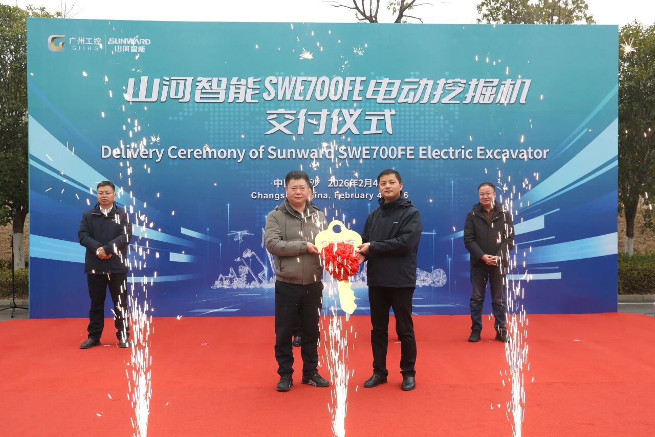 不朽情缘智能SWE700FE电动挖掘机成功交付，助力打造绿色智慧矿山